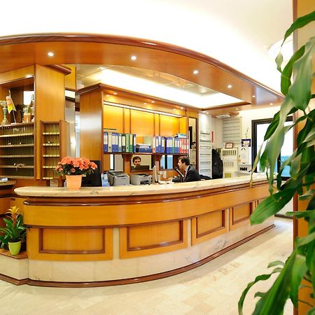 Hotel Adler Alassio Buitenkant foto