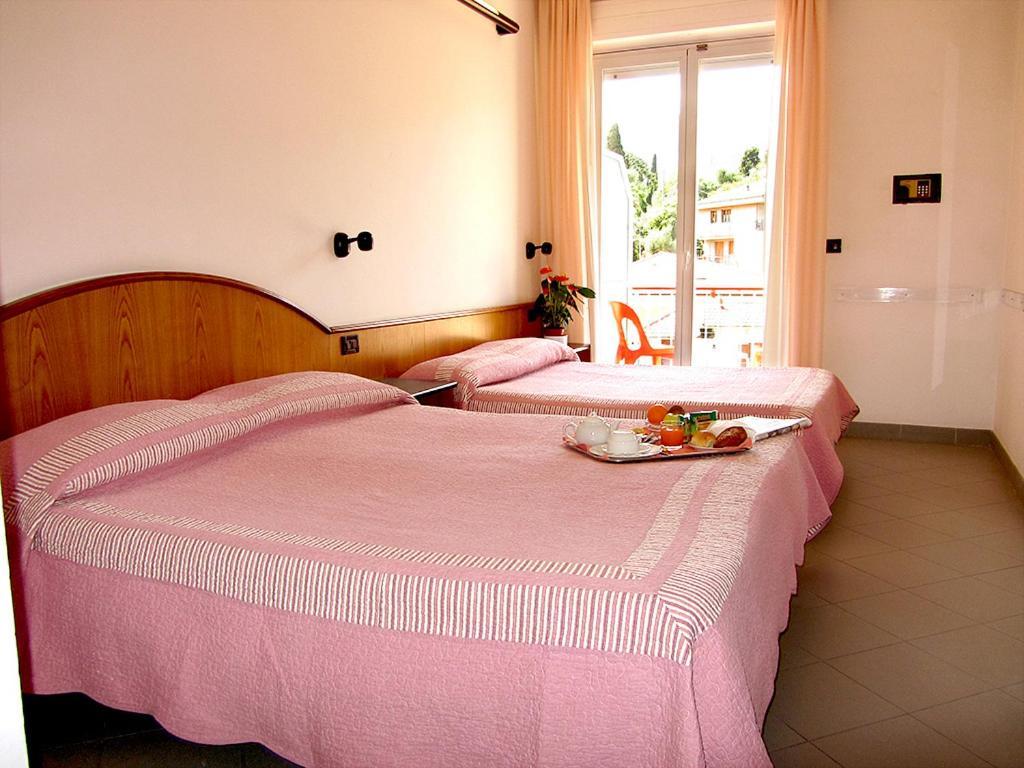 Hotel Adler Alassio Kamer foto