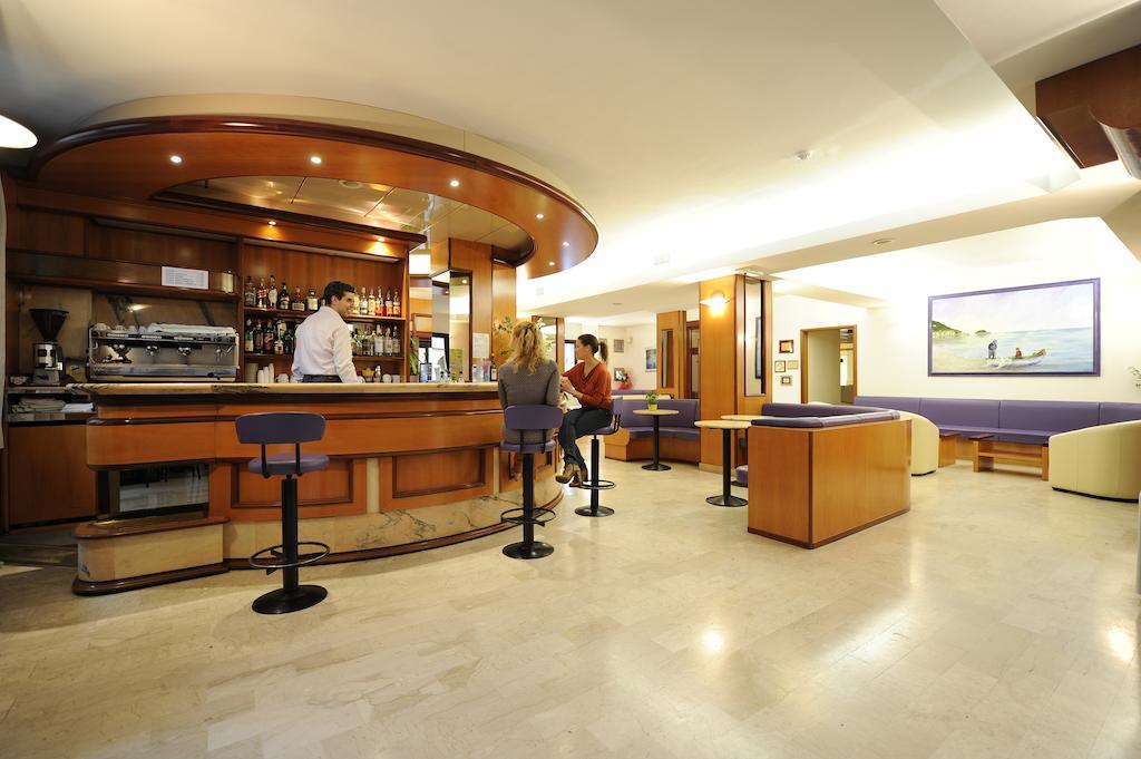 Hotel Adler Alassio Buitenkant foto