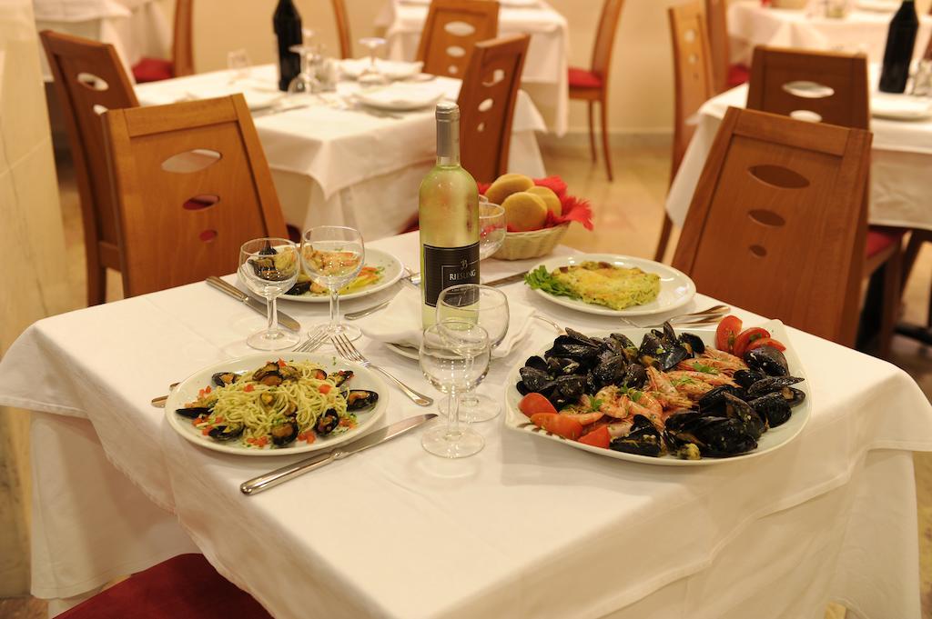 Hotel Adler Alassio Buitenkant foto