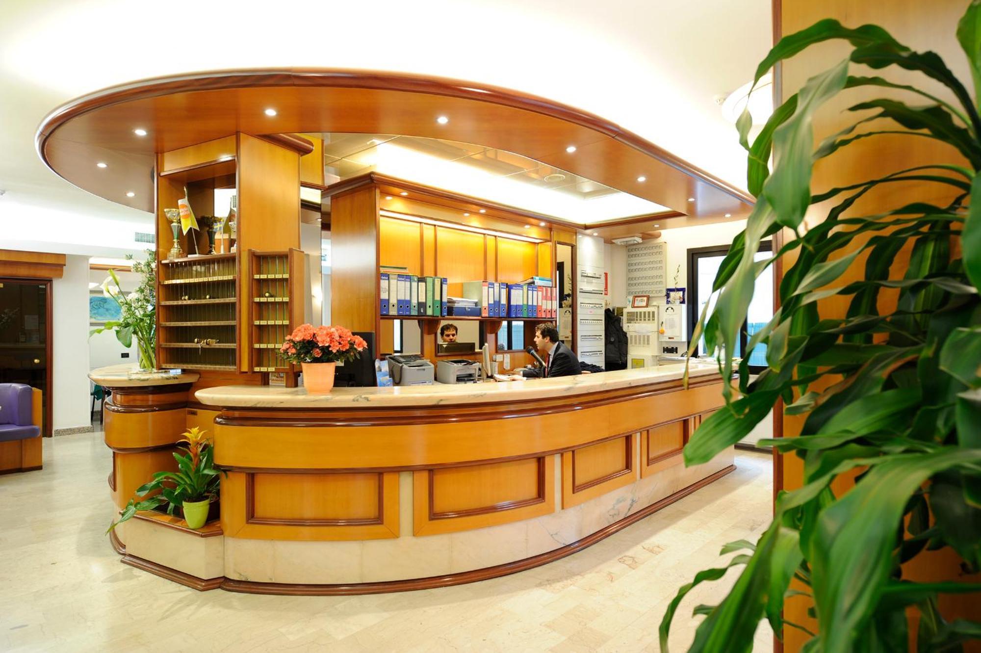 Hotel Adler Alassio Buitenkant foto