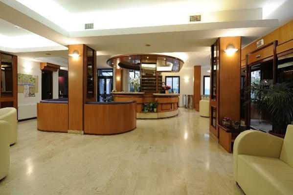 Hotel Adler Alassio Buitenkant foto