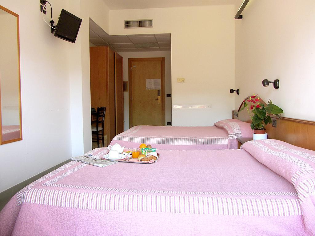 Hotel Adler Alassio Kamer foto