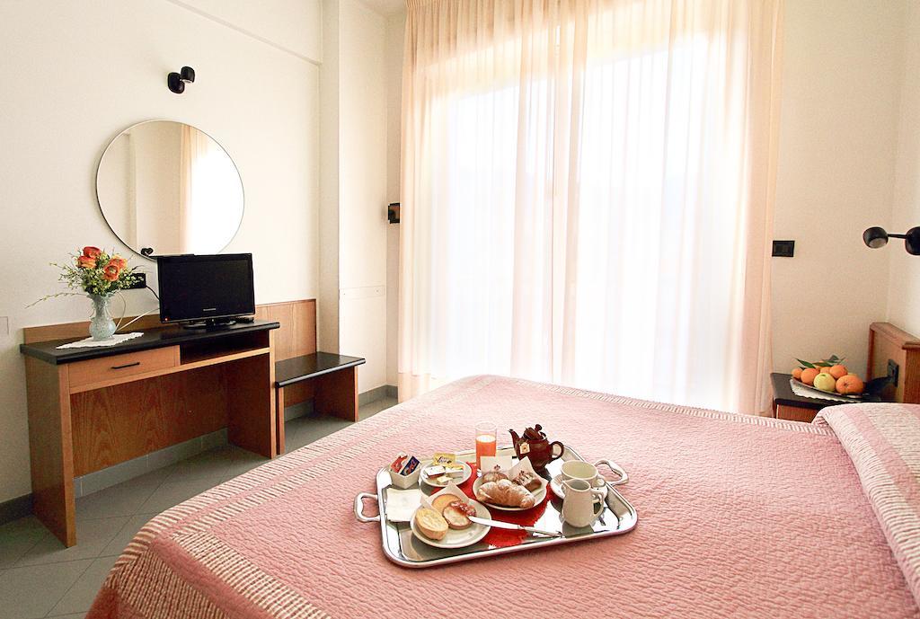 Hotel Adler Alassio Buitenkant foto